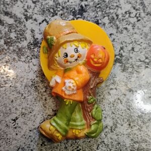 Hallmark Halloween scarecrow & pumpkin pin. Vintage but in new condition.